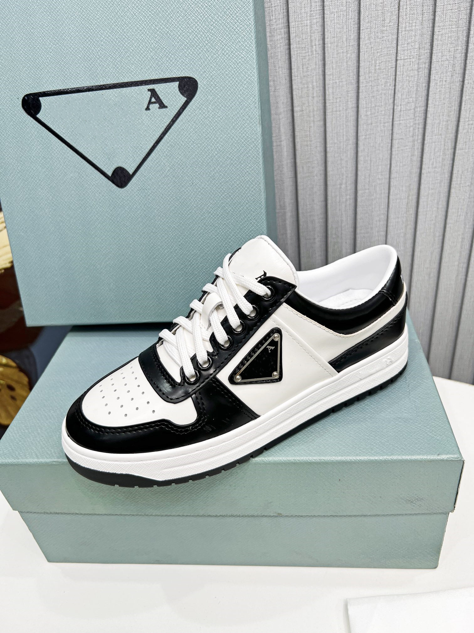 

2023 Top Quality Luxury Brand Casual Shoes Designer Women's Leather Flat Shoes Lace Up Thick Sole White Sports Shoes Lace Up