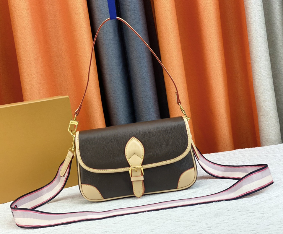 

Fashion designer crossbody bag luxury DIANE handbags womens leather shoulder handbag underarm bags brown flower letters cross body Make-up purses Top-quality, 45985 #brown monogrames