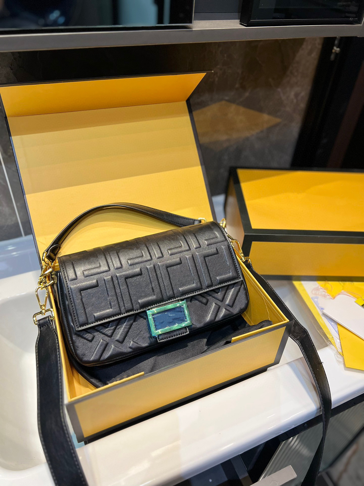 

7A Baguette Shoulder Bag Women F logo Leather Flap High Capacity Metal Magnetic Strap 25CM Designer Luxury, Green cowhide shoulder strap