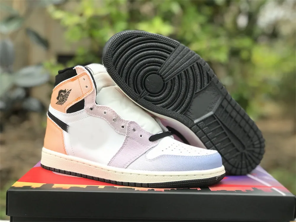 

Designer Shoes 1 Basketball Shoes High OG 1s Skyline DX0054-805 Mens Womens Sports Sneakers Vivid Orange Black-Iced Lilac-True Blue-Sail Trainers, 01