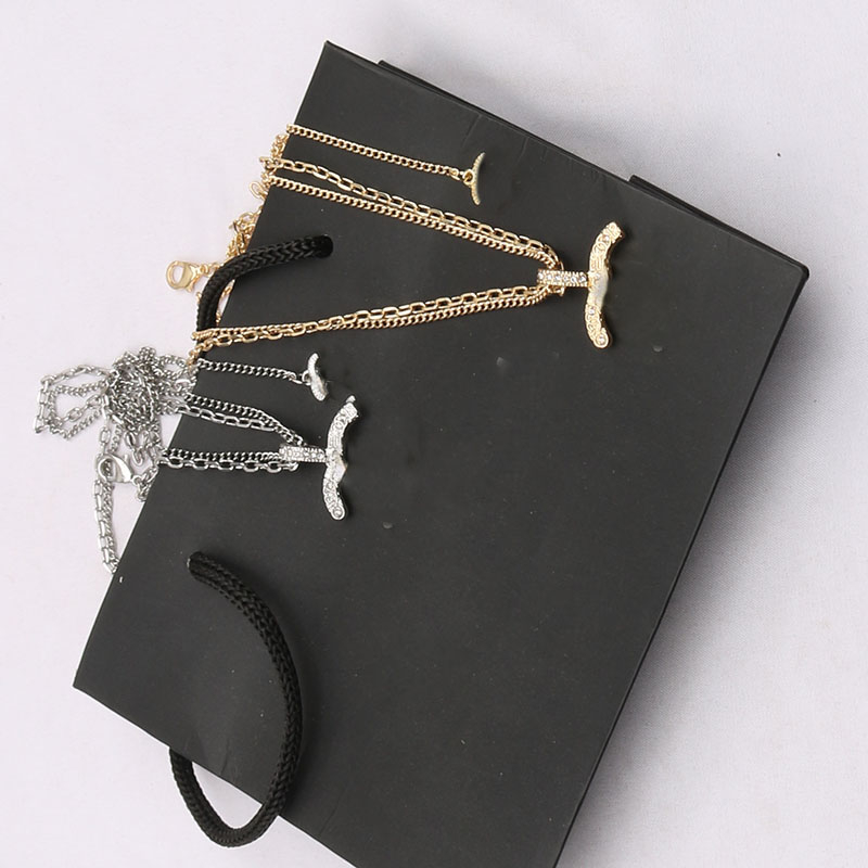 

20style Luxury Designer Letter Pendant Necklaces 18K Gold Plated Crystal Pearl Sweater Necklace for Women Wedding Party Jewelry Accessories
