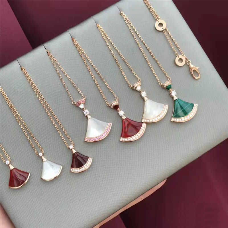 

Fashion luxury designer fan necklace Diamond white pink green chalcedony small skirt women's elegant jewelry women's Valentine's Day