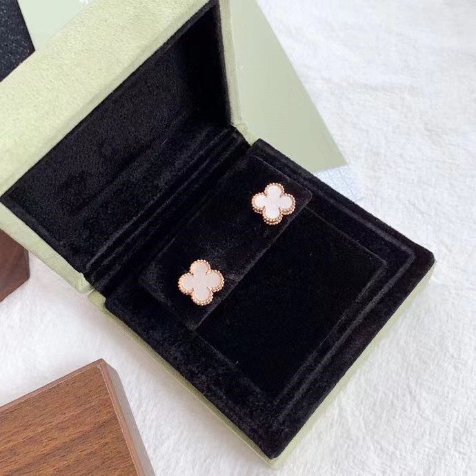 

5Colors Classic Designer Never Fade Gold Stud Earrings Fashion Natural Turquoise Four Leaf Clover Earrings For Women High End Stainless Steel Jewelry