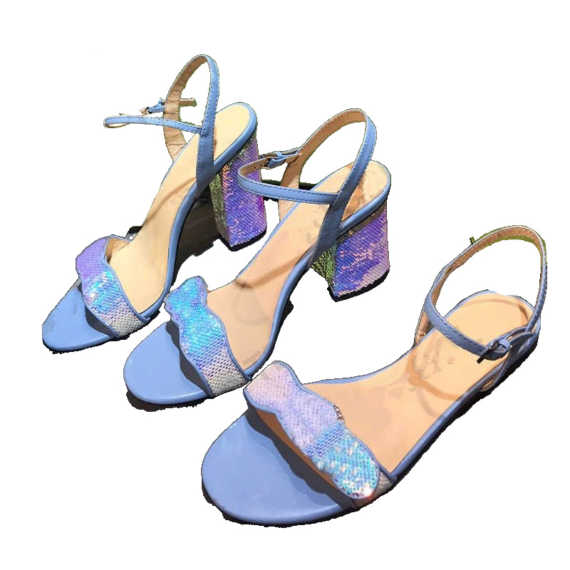 

Leaves women's sandals, slippers designer fashion luxury elegant metal chain flat shoes comfortable and simple material design summer beach sandals personality