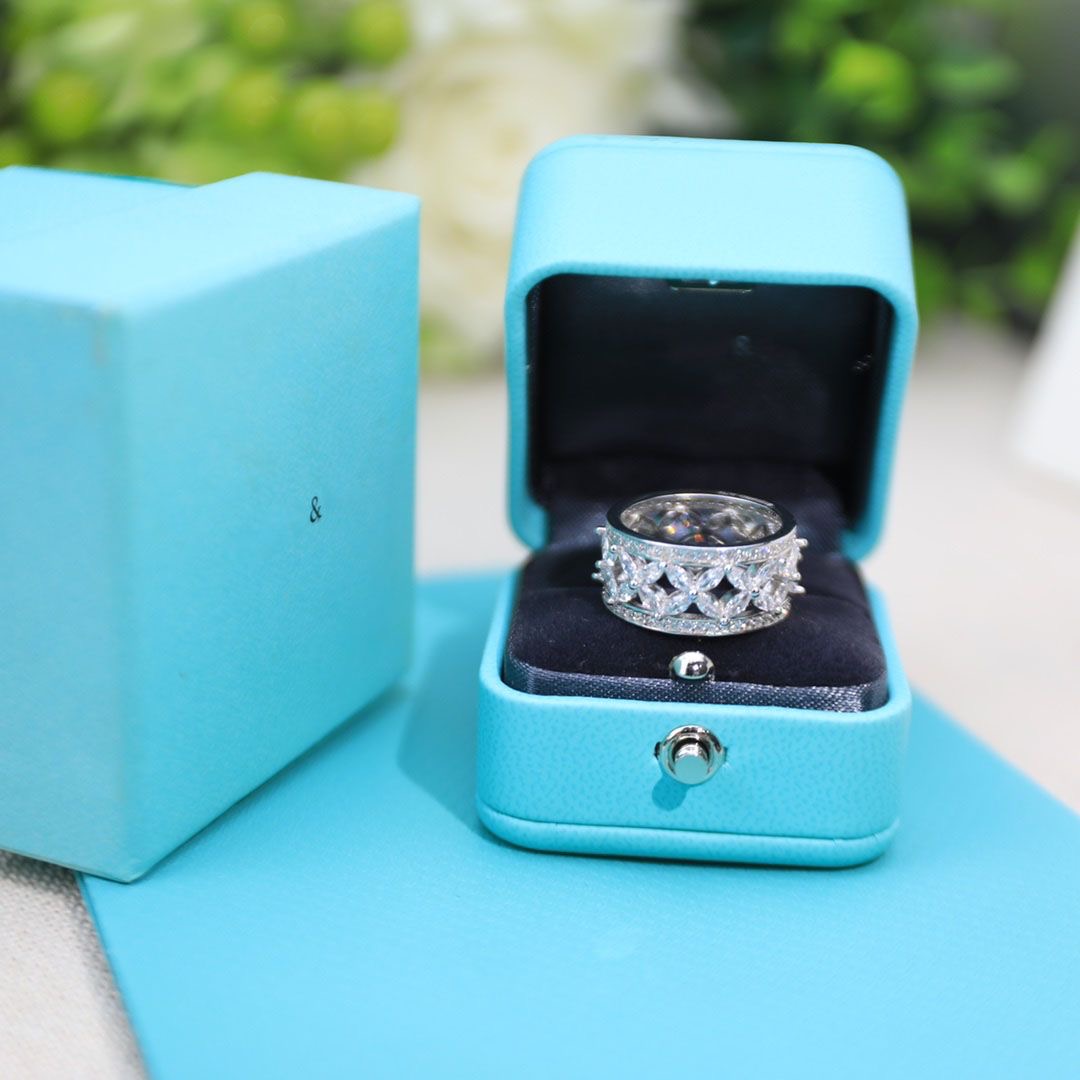 

Designers ring fashion women jewelrys gift luxurys Diamond Silver rings Designer couple jewelry gifts Simple personalized style Party Birthday Gifts good