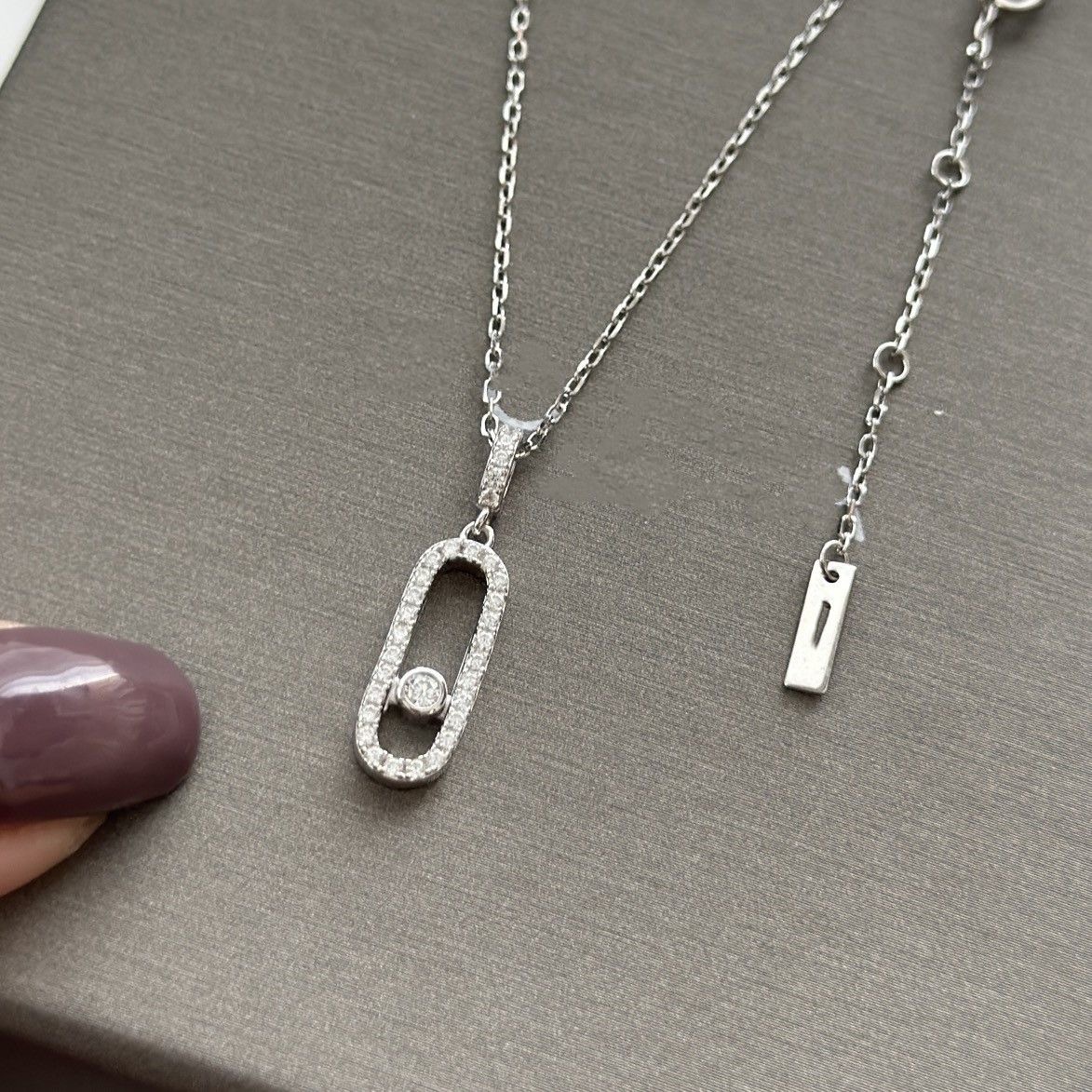 

Luxury Designer Pendant Necklace S925 Sterling Silver Hollow French Movable Crystal Classic Square Charm Short Chain Choker For Women Party Gift Jewelry