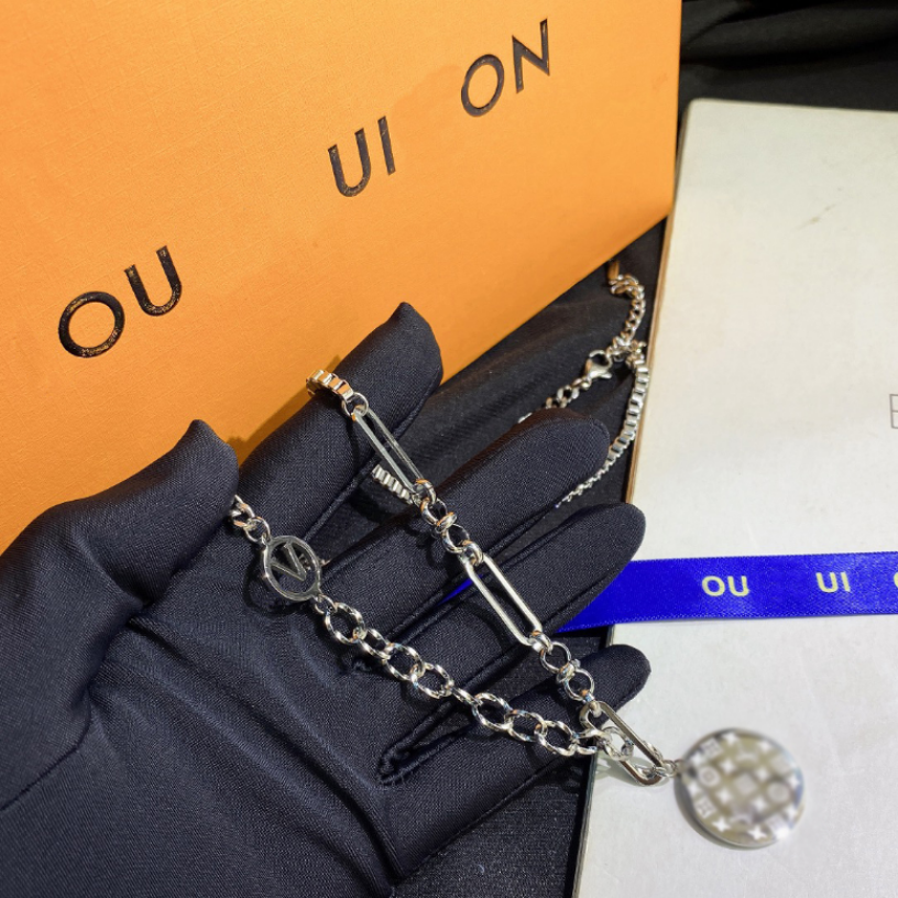 

Delicate Design Silver Plated Necklace European American Fashion Brand Jewelry Necklace Luxury Style Pendant Long Chains Designer Jewelry Gifts For Men Women