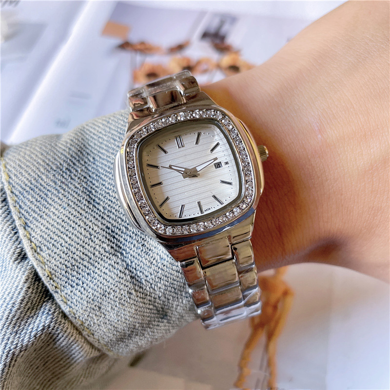 

Fashion couple watches are made of high quality imported stainless steel quartz ladies elegant noble diamond table gifts couples