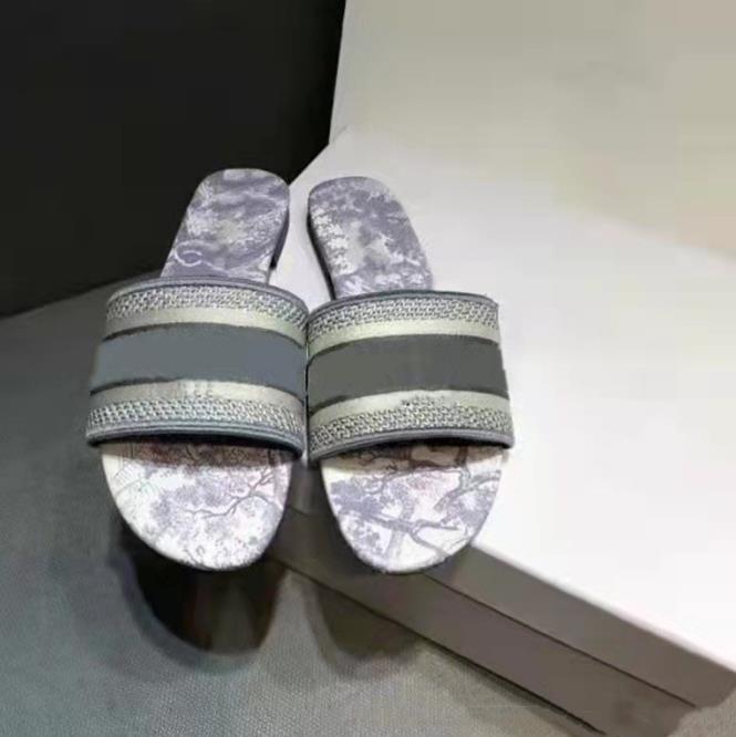 

2023 designer slipper for Women sandal CD Green Yellow Black White red casual Outdoor beach Flat bottom sandals Luxury embroidery slides euro size 35-42