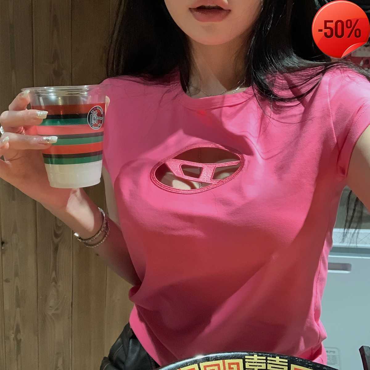 

Designer haute coutureGood morning embroidered hollowed out T-shirt for women Xia Xiaozhong's design feels sweet and spicy sexy short fitting and slimming top, Pink