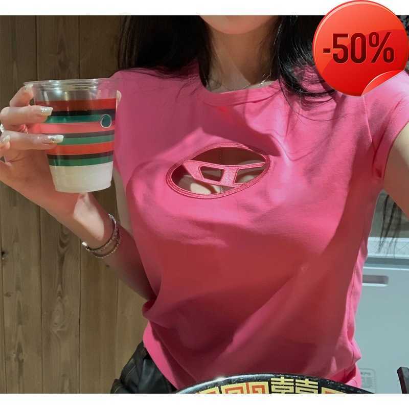 

Designer haute couture2023 New Embroidery Hollow Out T-shirt for Women Xia Xiaozhong Design Sensible Sweet and Spicy Style Sexy Short Fit Slim Top, White