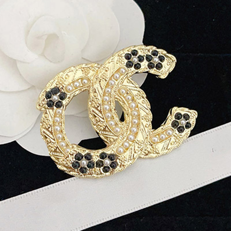 

Luxury Letter Designer Brooch Fashion Elegant Brandd Pearl Pins Brooches For Women Wedding Gift Jewelry Accessorie High Quality