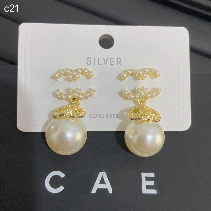 

Designer Pearl Dangle Earrings 18K Gold Love Jewelry Charming Women Family Gift Earrings Fashion 2023 New Alloy Stud Earrings Wholesale