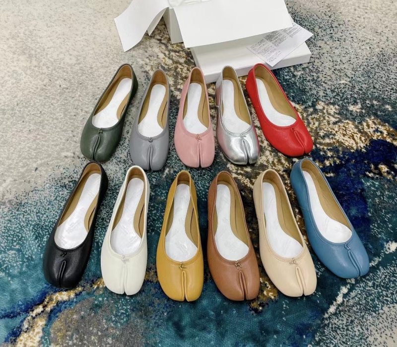 

Genuine leather split toe pig hoof shoes female 2023 spring and summer new cute horseshoe shoes soft sole shallow mouth ballet single shoe female