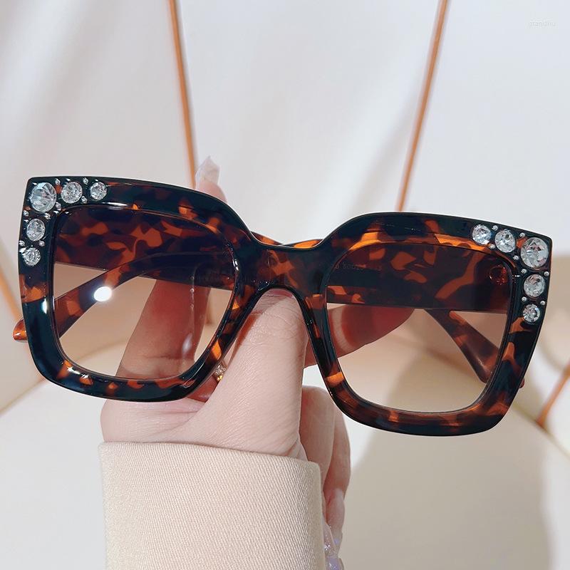 

Sunglasses Designer Diamond Square Women 2023 Trendy Crystal Sun Glasses Fashion Vintage Punk Rhinestone Shades