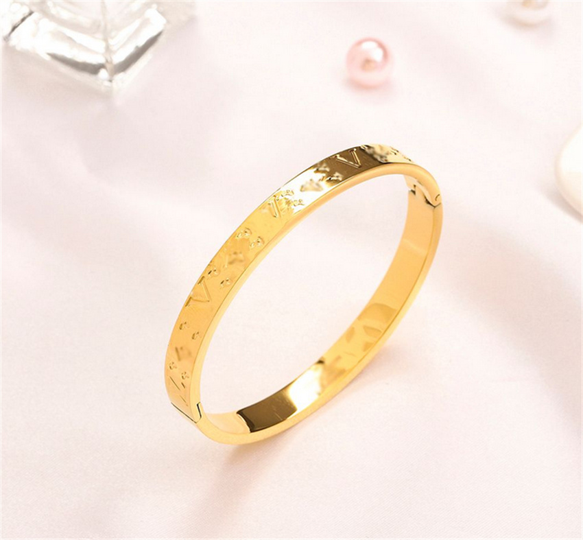 

2023 America Fashion Style Bracelets Women Bangle Luxury Designer Jewelry Plated Stainless steel Wedding Lovers Gift Bangles Wholesale ZG1818