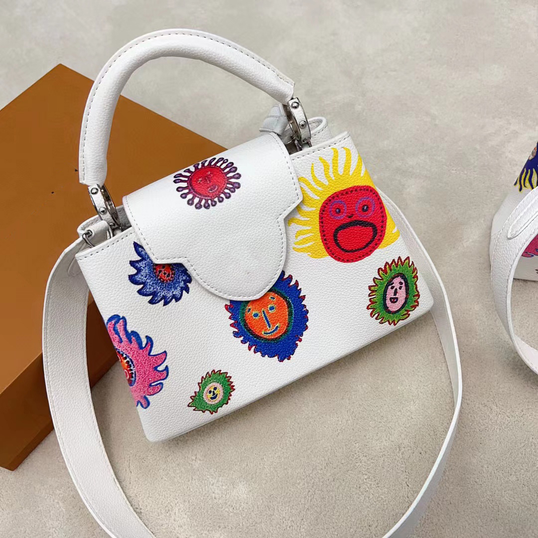 

Designer Handbag Luxury Tote Bag Lou Purse Vutto n Crossbody Bag Capucines ladies Business Flap Bags Leather Wide Shoulder Strap Hand-painted Smiley Face 27Cm, White