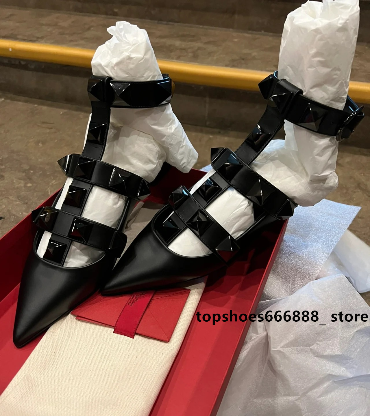 

2023 Women Sandals Summer Rivets Flat shoes Designer Brands Gold Lady Chunky Heel Pumps Luxury designer slippers Leather Shoes vltn Slide Gladiator vl, R5 high quality