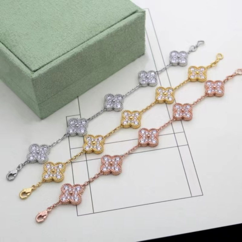 

Trendy Four-Leaf Clover Chain Bracelet with Sparkling Diamonds, Exquisite Design, Factory Price