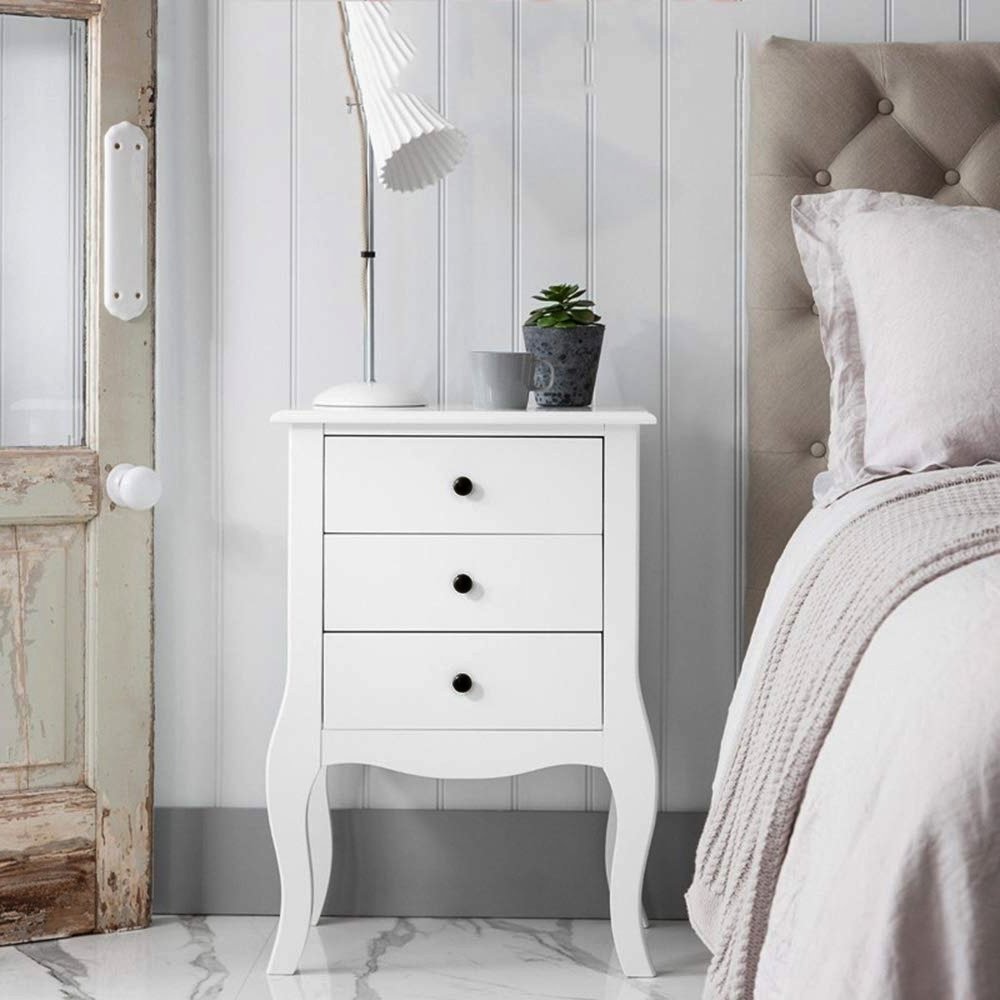 

Night Stand, Retro Bedside Cabinet with 3 Large Storage Drawers and Solid Wood Curved Legs Living Room Bedroom Furniture,White