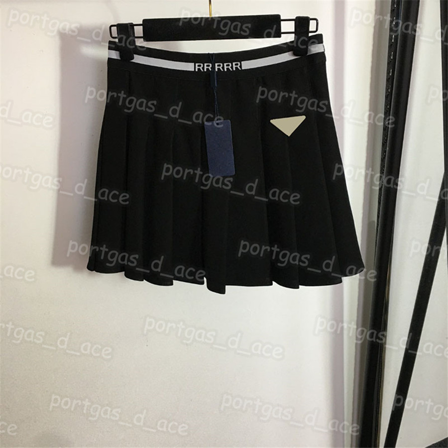 Robe à Badge triangulaire pour femmes, demi-jupe courte plissée taille haute, jupes pour dames avec doublure de pantalon de sécurité