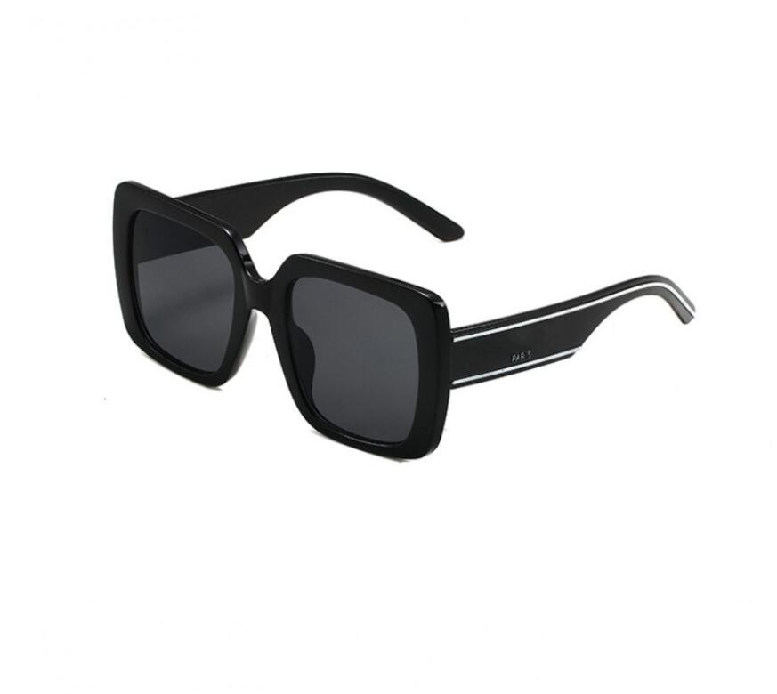 

1pcs Fashion Round Sunglasses Eyewear Sun Glasses Designer Brand Black Metal Frame Dark 50mm Glass Lenses For Mens Womens 535