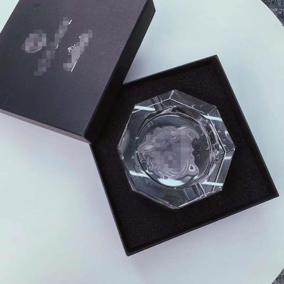 ashtrays threedimensional relief head with gift box fashion-image-863224304