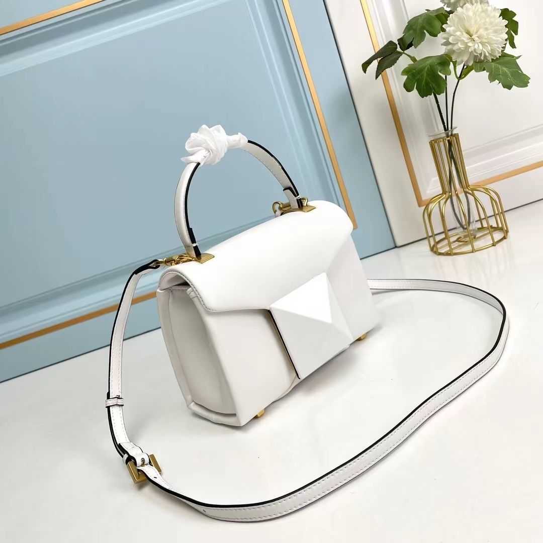 

Valentino Women Stud Bags Luxurys Mini Handbag Designer Color Leather Rivet Fashion Handheld Shoulder Crossbody Women SXM0, Black gold buckle