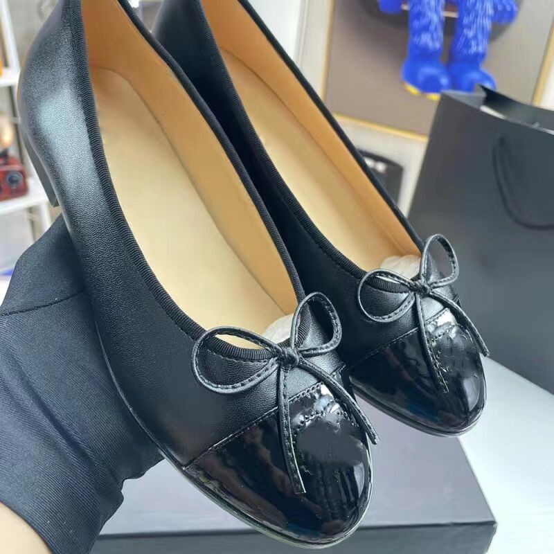 

2023 designer Dress shoes Spring and Autumn 100% cowhide letter bow Ballet Dance shoes fashion women black Flat boat shoe Lady leather Trample Lazy Loafers Large size, C6