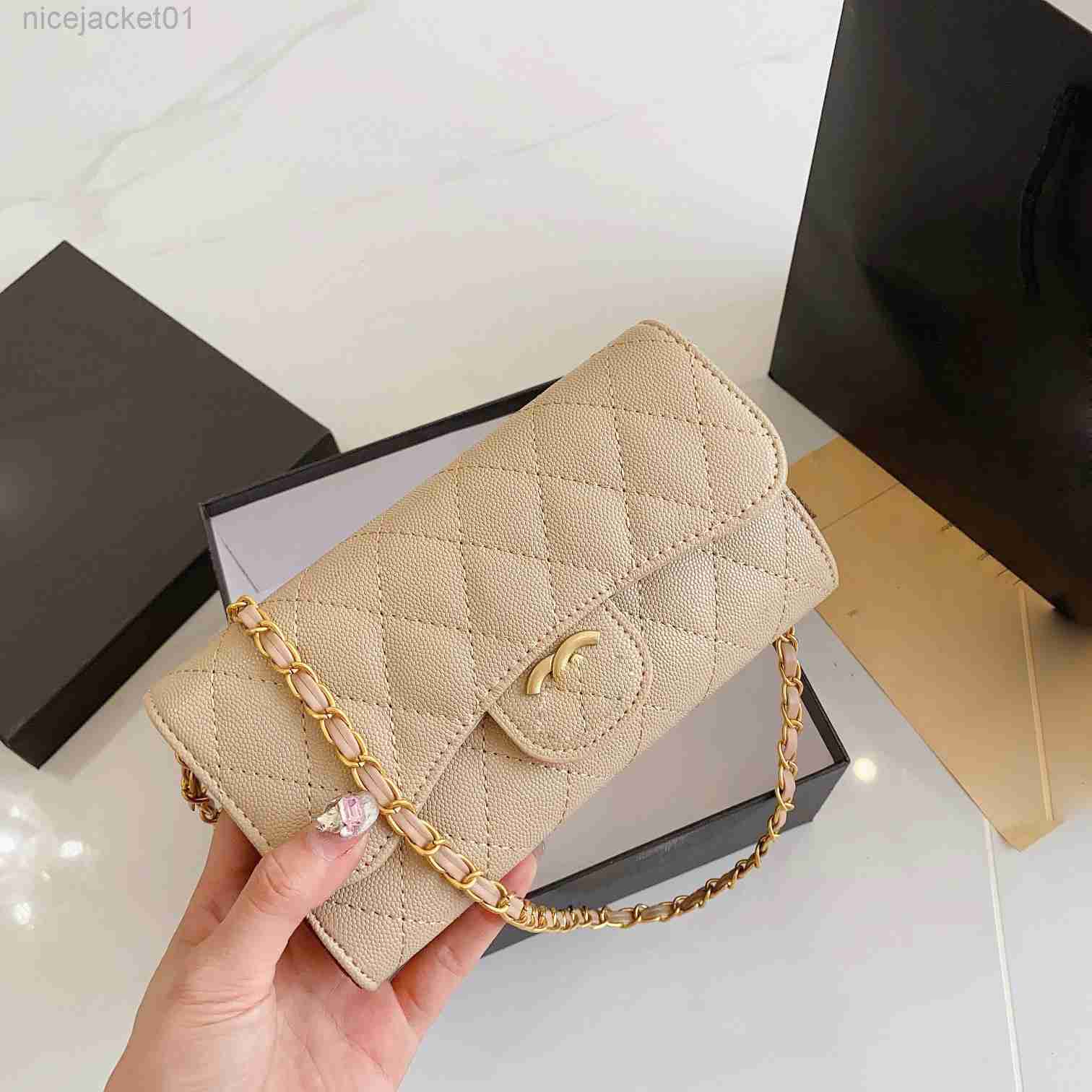 

Designer Channel Bags Genuine Leather Shoulder Bag with Checkered Embroidery Thread and Metal Chain Womens Purses and Handbags20x10x5cm, Black