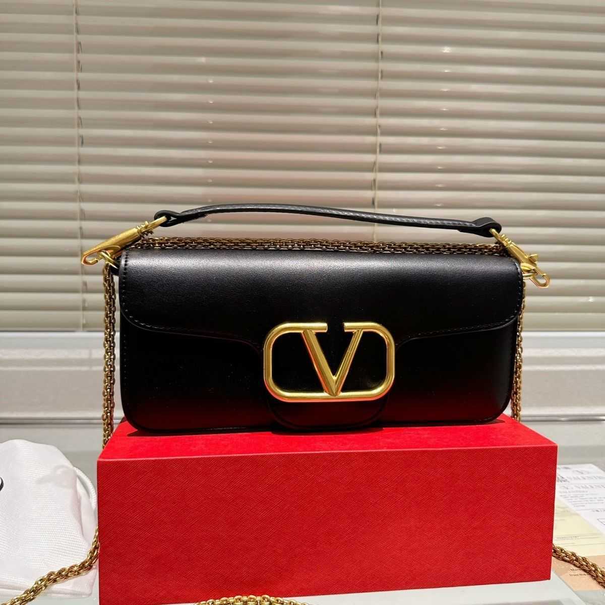 

New Designer Women 2023 Bags Luxurys Valentino Handbag Big v Metal Buckle Chain Handheld Shoulder Crossbody JC47, Red