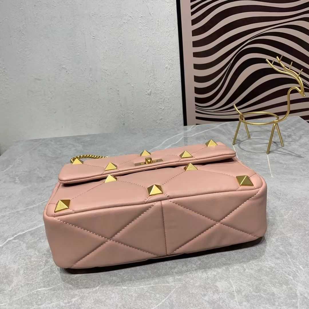 

Handbag Rivet Punk Designer Women Valentino Bags Luxurys Portable Shoulder Crossbody New Chain 9S5J, Black gold nail;small size;19cm in