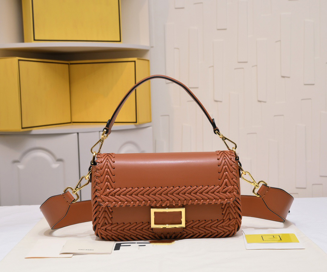 

F-family bread messenger bag authentic messenger bag designer backpack chain messenger women's square flap clutch handbag underarm 7714, Black