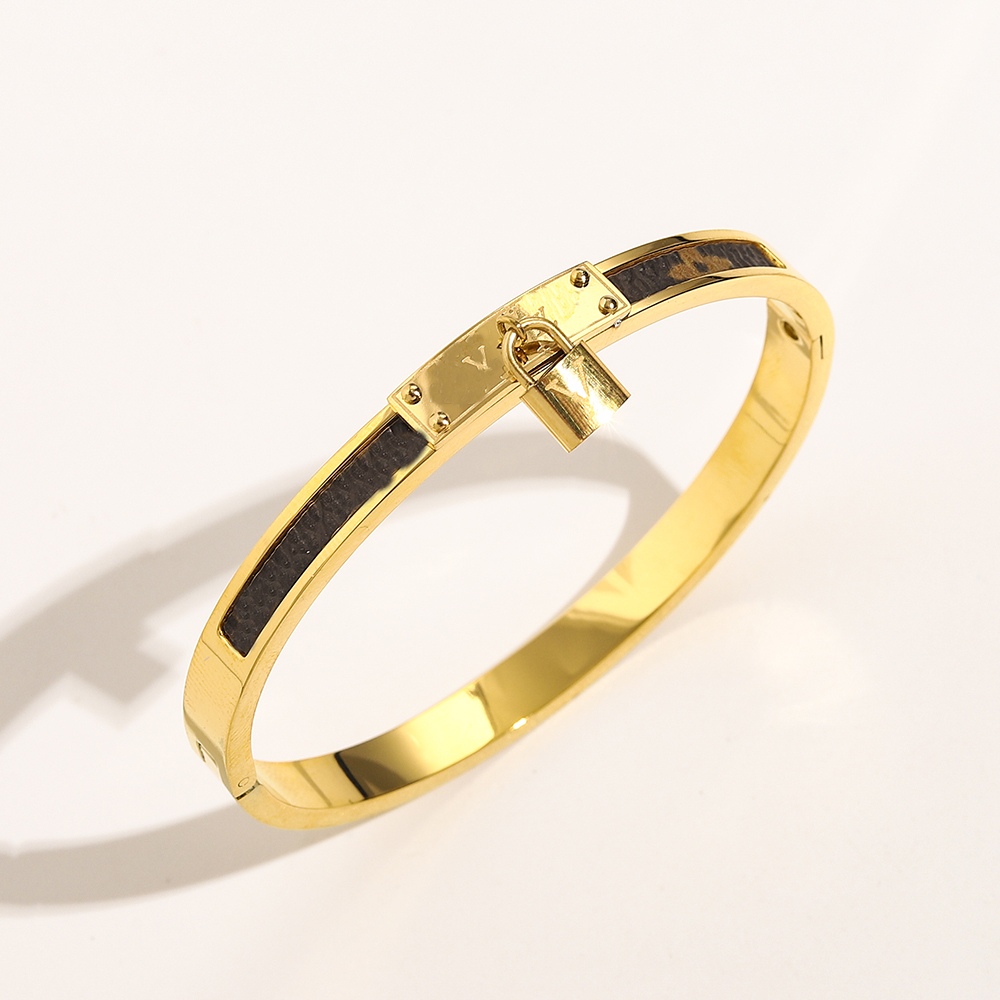 

Designer Bracelet Bangle Luxury 18K Gold Plated Bracelets Women Letter Jewelry Stainless Steel Wristband Cuff Fashion Party Accessories ZG1172