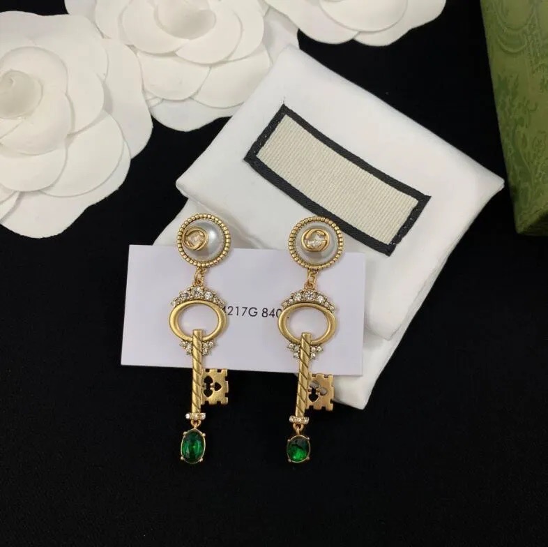 

2023 Chic Double Letter Charm Earrings With Gift Box Embossed Stamp Studs Eardrop Dangler For Women Party Anniversary