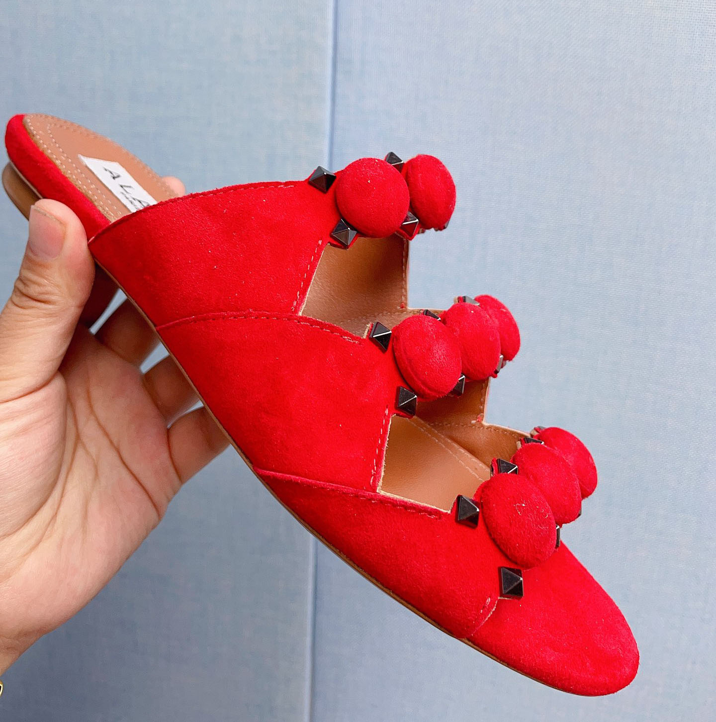 

Suede sandals design, the uppers have different styles of ball and rivet decoration, women's sandals summer flat shoe designer factory shoe box, Khaki