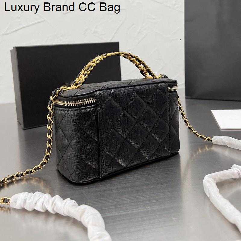 

Case Box 2023SsCosmetic CC With Mirror Shoulder Bags Quilted Bags Calfskin Genuine Leather Vanity Purse Card Holder Purse Large Capacity Designer Outdoor Sacoch, White