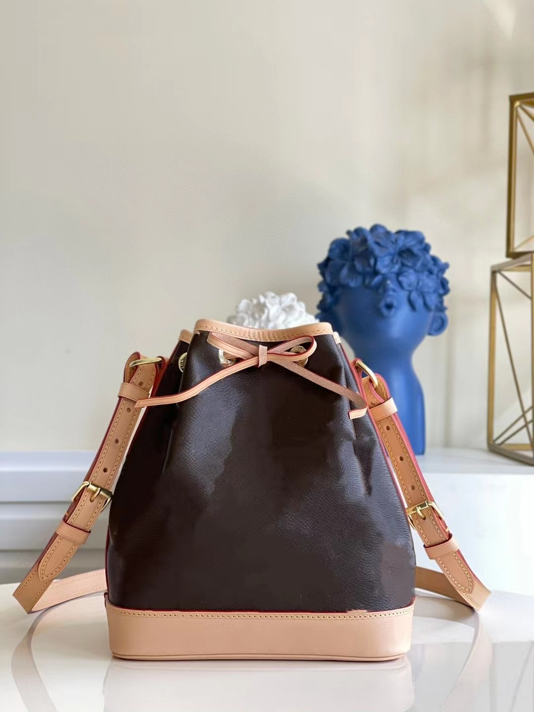 Designer luxury fashion bags Cannes Handbags Women Classic Shoulder Purse Lock Clasp Leather Bucket Totes Crossbody Fashion Lady Leather Cylindri-image-939259894