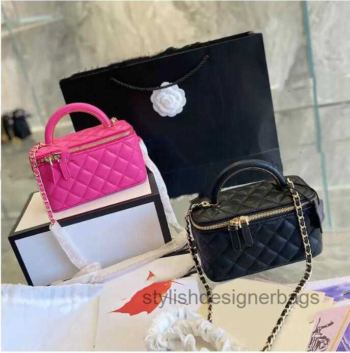 

Womens Classic Quilted Vanity Bag With Mirror Top Co Handle Totes Gold Metal Hardware Matelasse Chain Crossbody Shoulder Cosmetic Case Designer Handbag 19CM, Customize