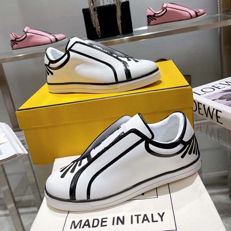 

2023 New Low Top Flat Sole Shoes Black and White Contrast Sports and Casual Women's Shoes Board Shoes, Red