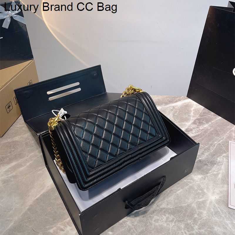 

chain CC Shoulder Bags women's leather bag bag shoulder lady retro black designer bags man the totes luxury wallets crossbody classic quilt messenger wallet han, Red