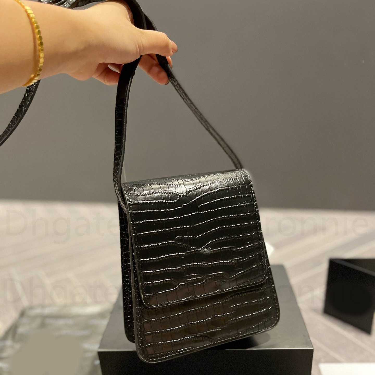 

Cute Shoulder Cross Bags Small Luxury Designer Underarm Women Body Leather Plain Vintage Genuine Leather Handbags Flap bag Handbag Tote Leather Handbag Crossbody, Color d-with logo