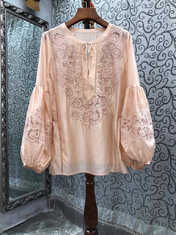 

Women' Blouses Top Quality Designer Blouse Shirts 2023 Spring Summer Ladies Hollow Out Embroidery Lantern Sleeve Pink White