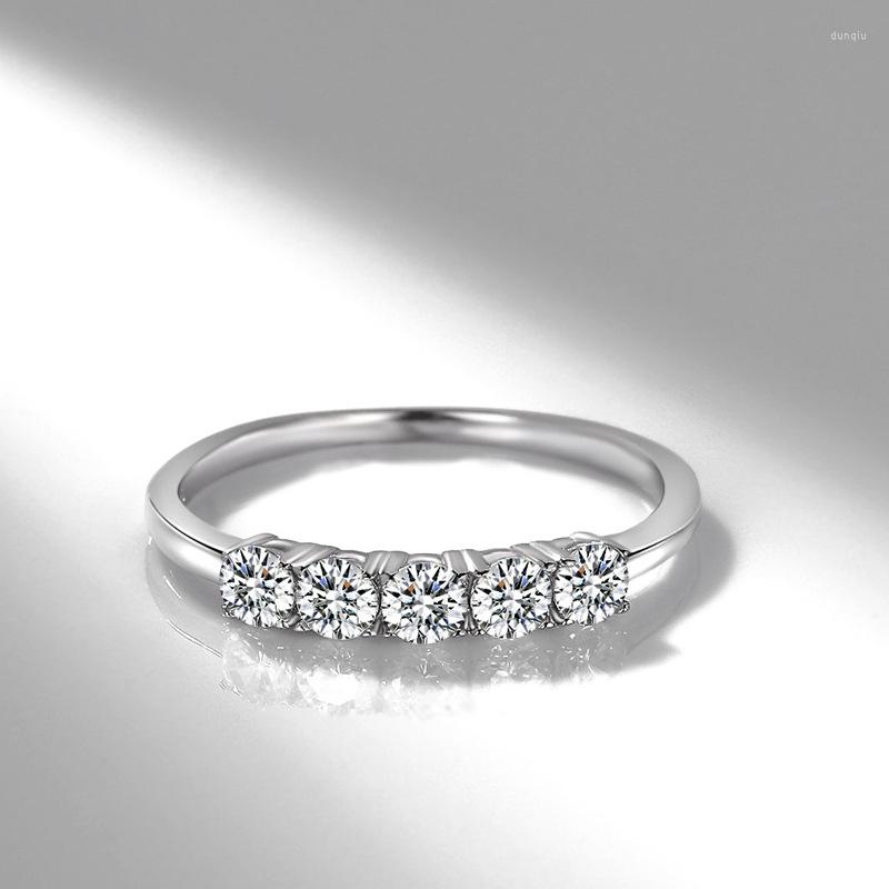 

Cluster Rings Fashionable Simple Five Diamond Single Row Bright Romantic Ladies Exquisite Jewelry Ring Proposal Wedding Gift
