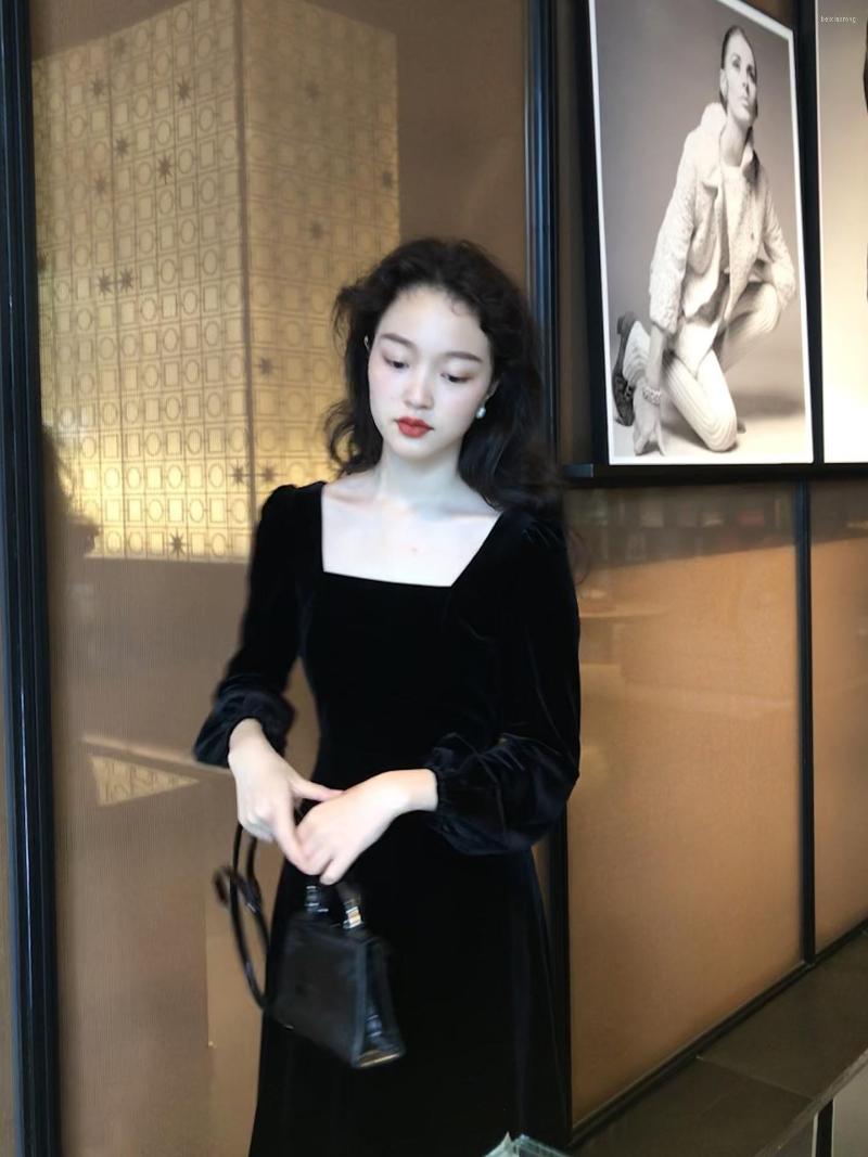 

Casual Dresses French Vintage Velvet Dress Women Black Square Collar Elegant Party Female High Waist Long Sleeve Midi Autumn Winter