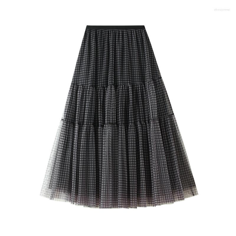 

Skirts Korean Women Retro Plaid Mesh Yarn Stitching Swing Cake Skirt High Waist Show Thin 8805, Black white