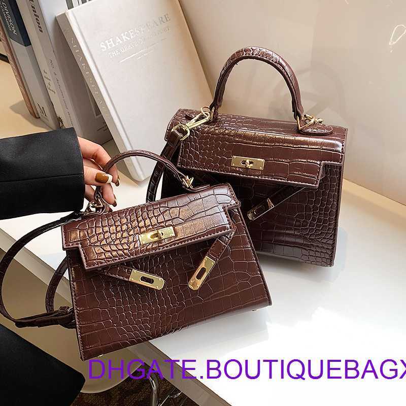 

Designer Hremm Kelys's Evening Bags for outlet Popular bag women's new fashion in 2023 Fashion texture carry-on trend Have real Logo, White