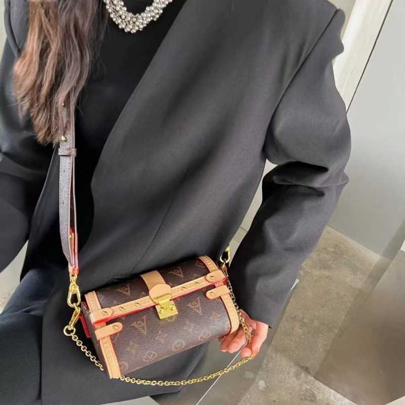 

2023 handbag New Network Red Same Style Fashion Old Flower Cylinder Pillow Cross Shoulder Handbag, Apricot