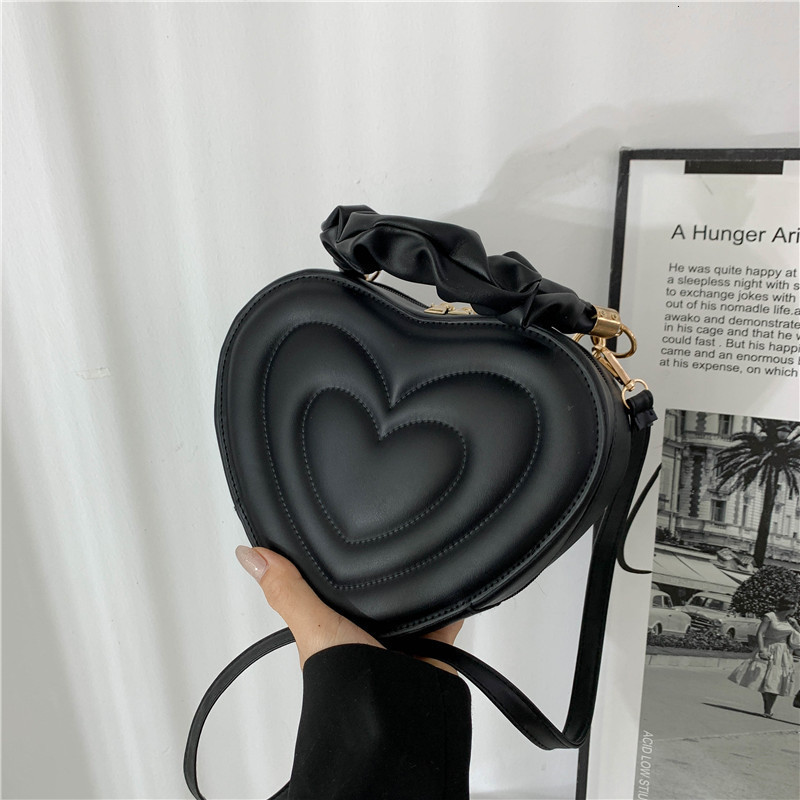 

Evening Bags TRAVEASY Summer Fashion Heart-shaped Shoulder Bags for Women PU Leather Female Crossbody Bags Vintage Casual Hand Bags 230508, Red bag