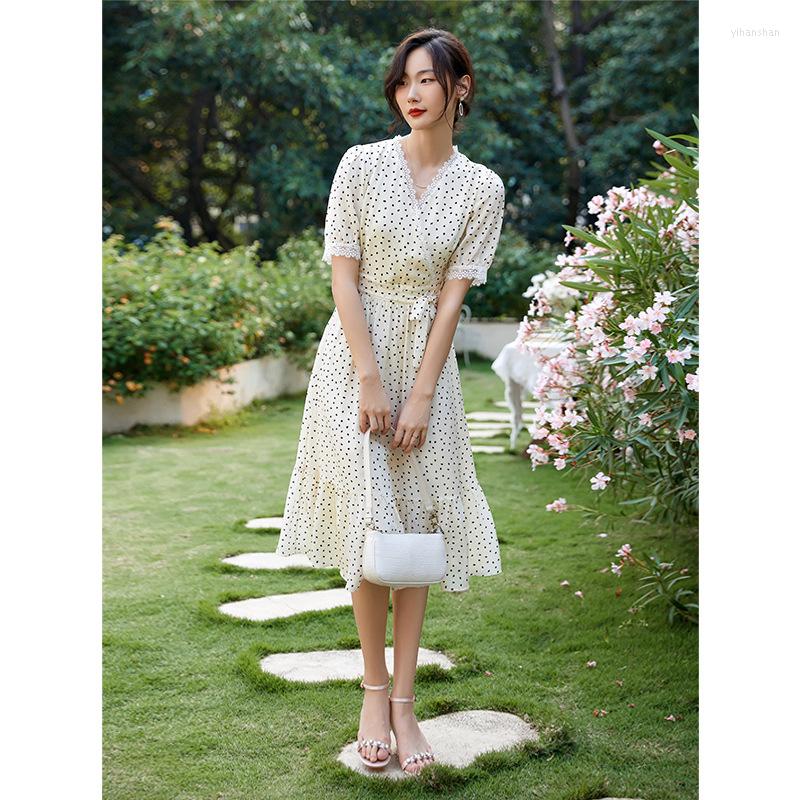 

Casual Dresses White Silk Dress Women's Wear Medium Length 2023 Spring And Summer Style Temperament Waist Closed Mulberry Skirt